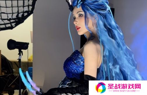 LPL女主持Rita扮演龙王敖闰，妆造还原太吸睛，想和她做个交易吗？